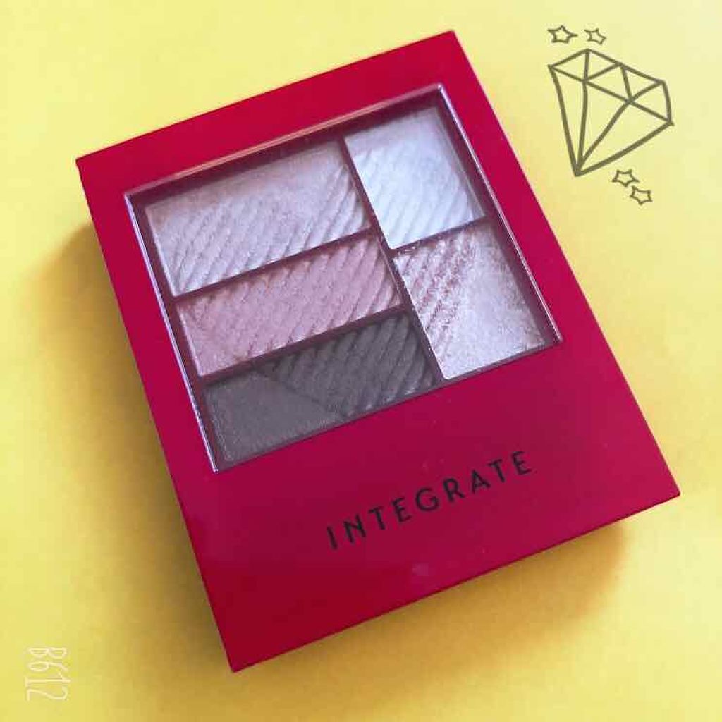 インテグレート トリプルレシピアイズのクチコミ「どうも〜！
パケのかわいさ神レベルのインテグレートの
アイシャドウを最近購入しましたので、この.....」（1枚目）