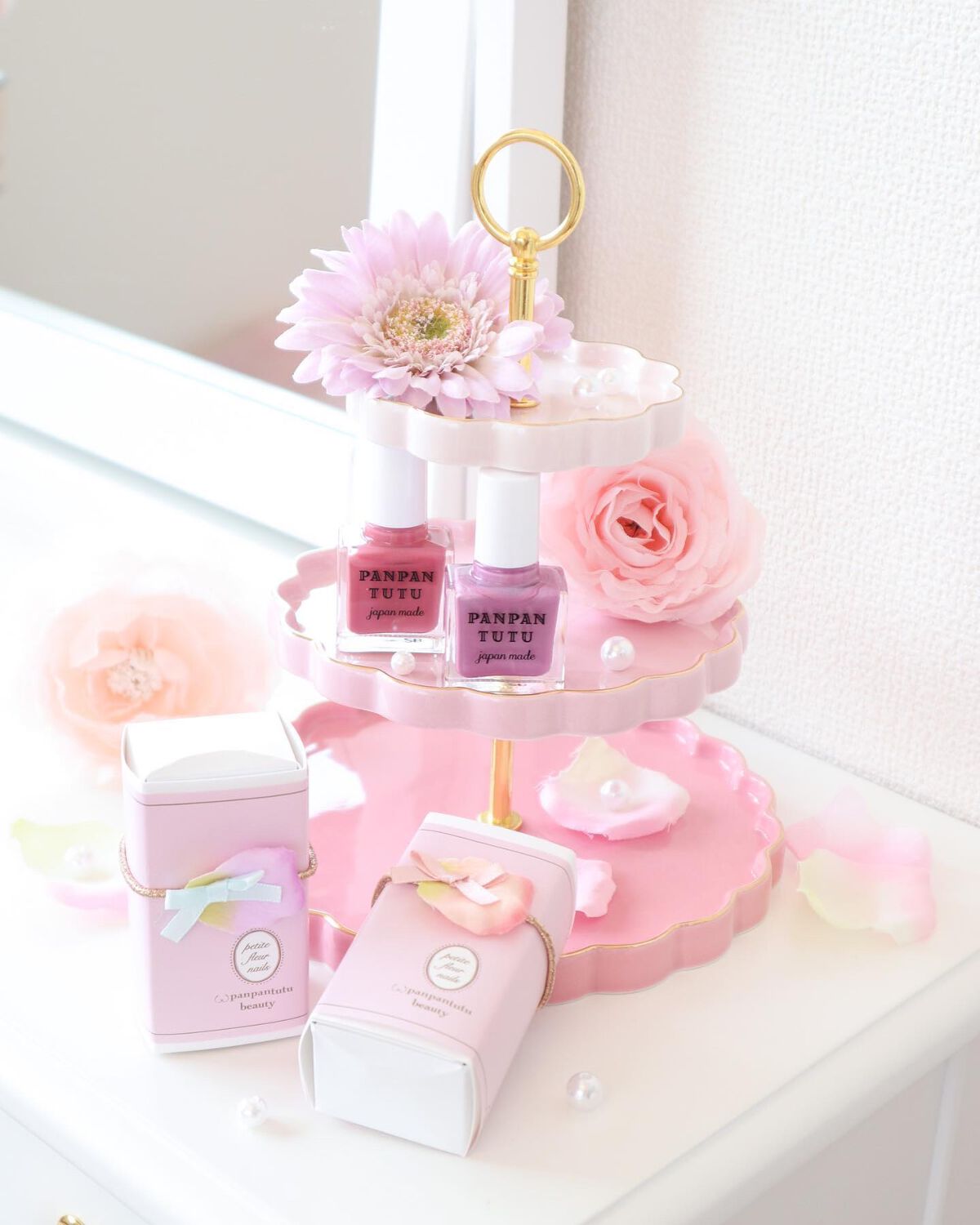 🎀

パンパンチュチュ様の
プチフルールネイルズ💐💕

6歳の娘がアンバサダーすることになりました🎀

ベビー・キッズの可愛いお洋服が
メインのショップなんだけど、
初のコスメ商品が登場しました🎀✨

お子様の初めてネイルにおすす