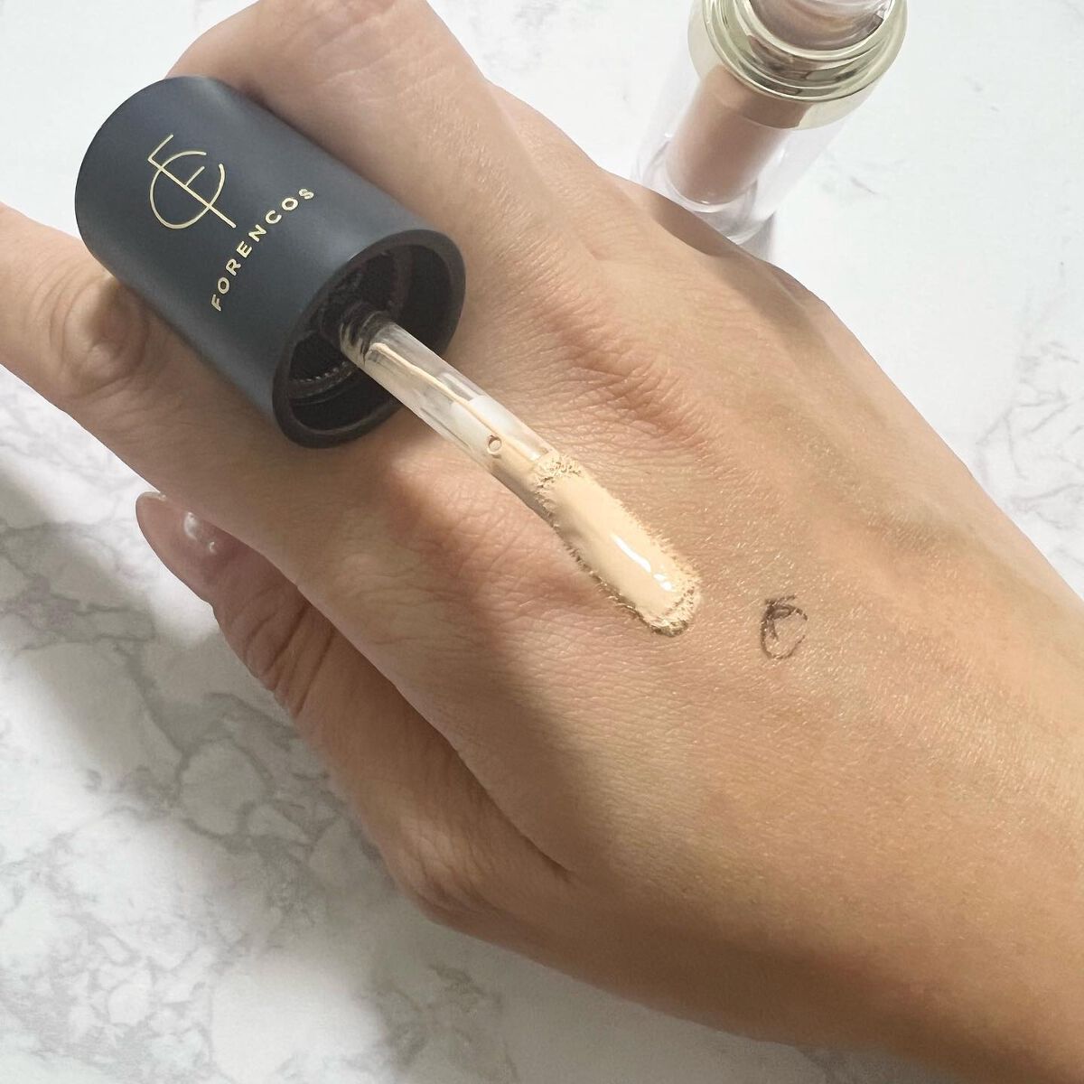 タトゥーウォータープルーフスカーコンシーラー/フォレンコス/リキッドコンシーラーを使ったクチコミ(2枚目)