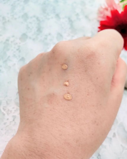 ミネラルリフレクティングスキンパウダー フェイスパウダーパフ /エトヴォス/ルースパウダーを使ったクチコミ(3枚目)