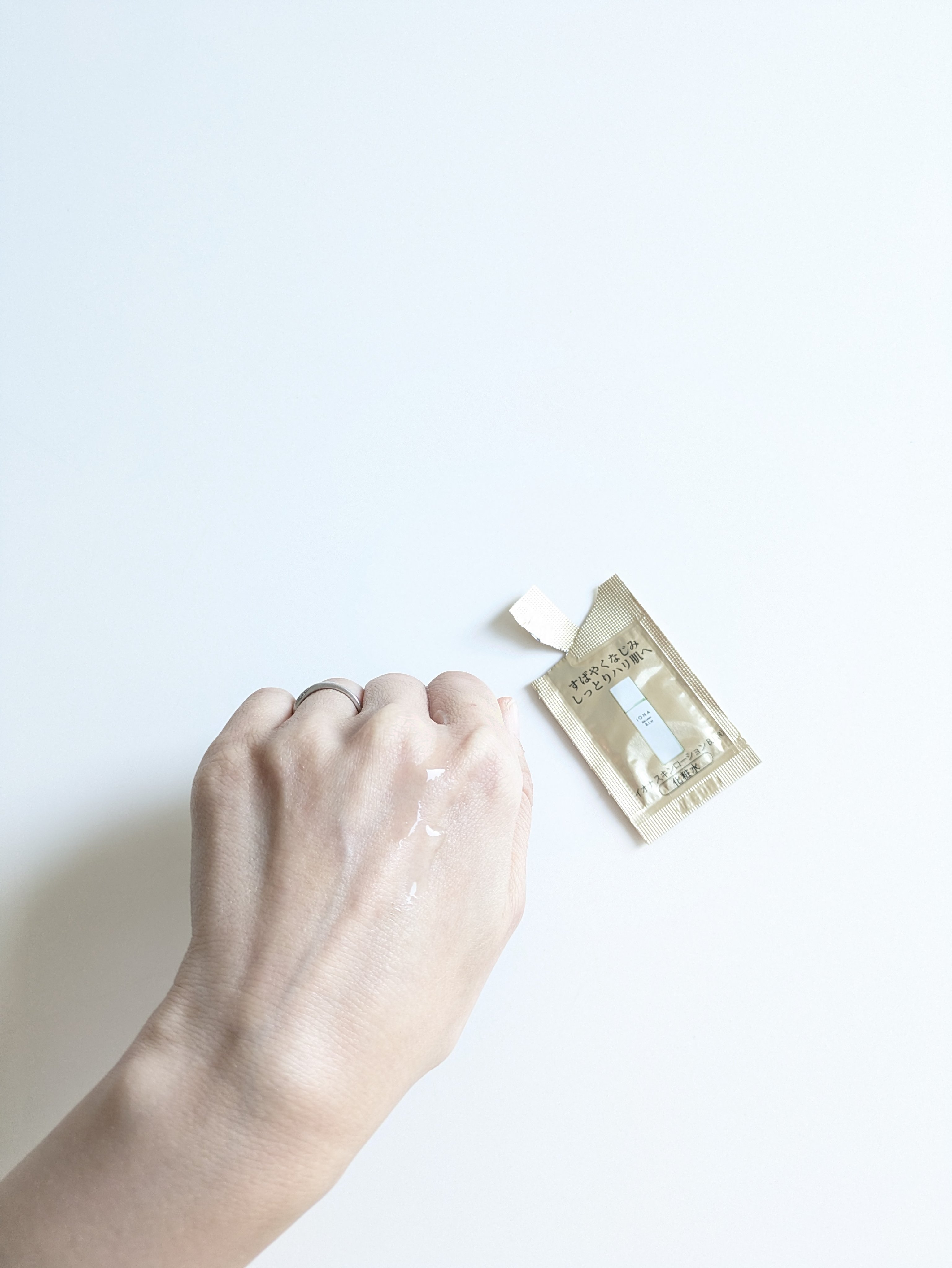 IONA スキンローション B・Iのクチコミ「サンプルを貰ったので使ってみました。
透明でまろやかなローションで、
みずみずしく、すぅっと伸.....」（2枚目）