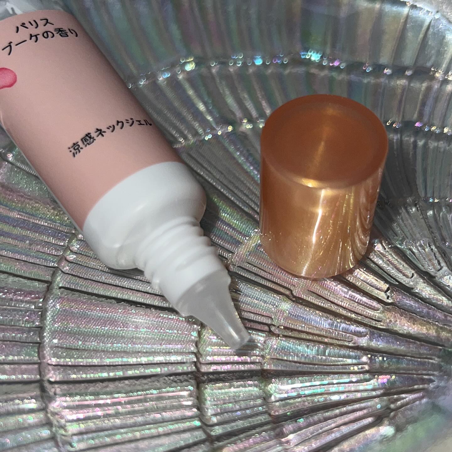 8x4 アロマスイッチ 涼感ネックジェル パリスブーケの香り/８ｘ４/デオドラント・制汗剤を使ったクチコミ（3枚目）