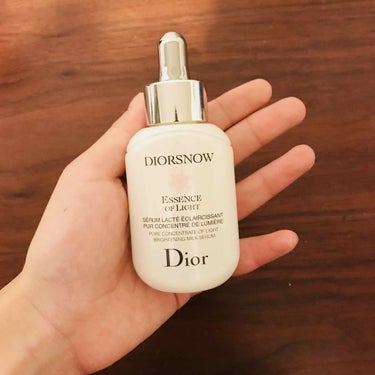 商品名※ Dior  エッセンスオブライト
価格     ※ 15,500円
容量      ※  30ml


Dior 初1本で「シミ・そばかす」「日焼け後のほてり」「肌あれ」を防ぐ薬用美容液 です