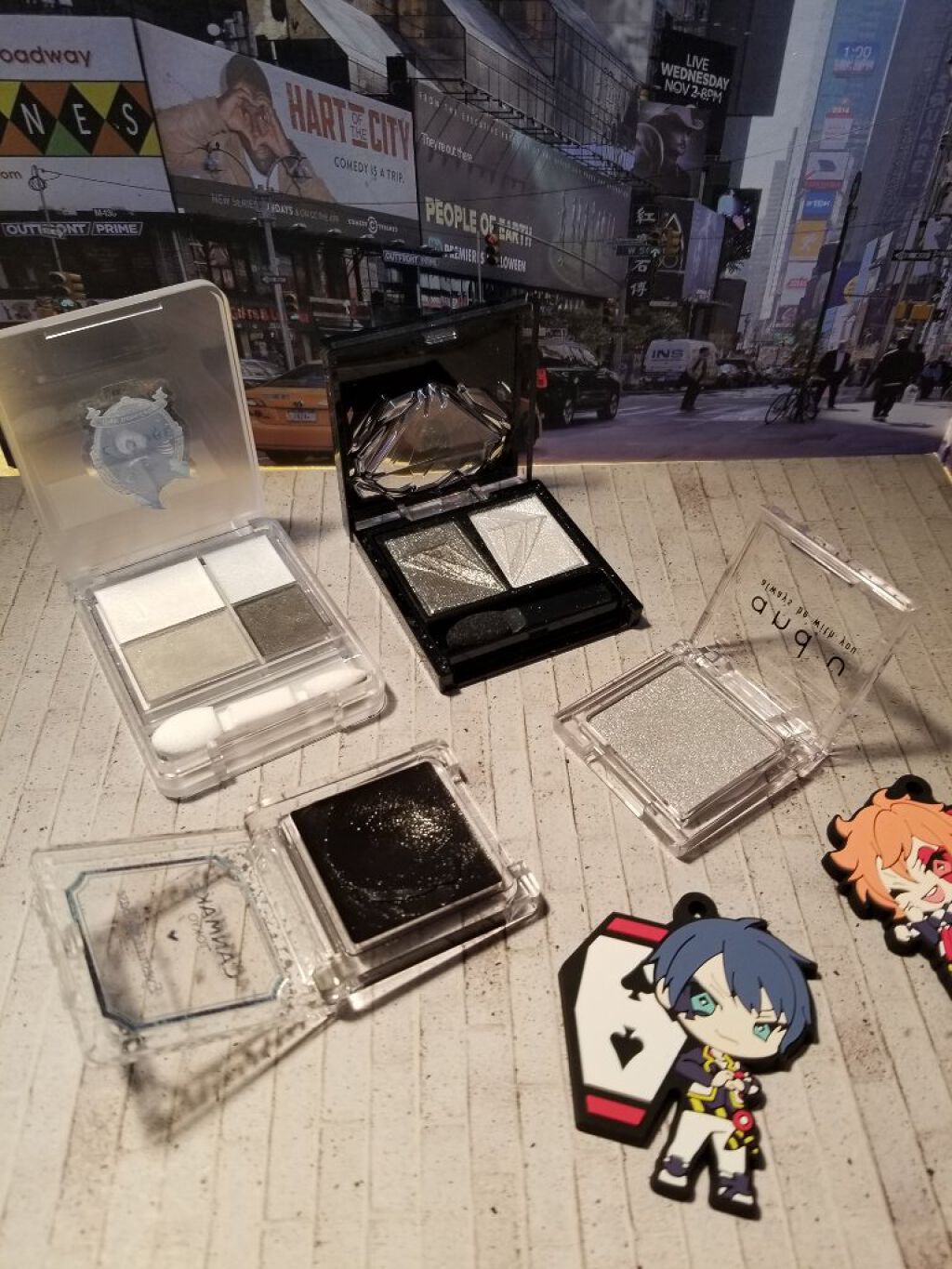 and U and U アイシャドウのクチコミ「スリーコインズに何やら知らんうちに謎の統一感を引っ提げてかっこいいのが出てますな？？？いつの間.....」（3枚目）