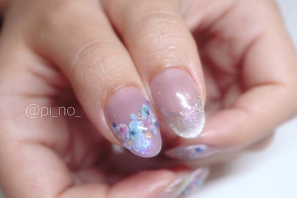 shino on LIPS 「おまかせして頂いたので梅雨っぽい色合いのフラワーネイルに☺︎♡..」(3枚目)