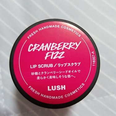 LUSHのリップスクラブ💓リピ買い2個目！
今回は、丁度お店に寄った日が、クリスマス限定品入荷日で、
店員さんにゴリ押しされてしまって
流されて買ってしまった クランベリーフィズ🍓

今までのスタンダー