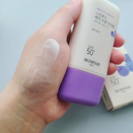 ベリー モイスチャライジング サンクリーム/SKINFOOD/日焼け止めクリームを使ったクチコミ(7枚目)