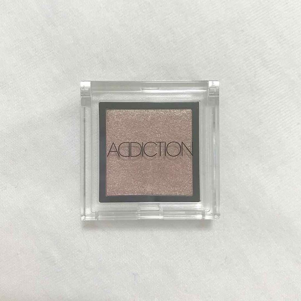 addiction の the eyeshadow
021 の Love Affair (ラブアフェア)

アイホールに塗っても、締め色として使ってもかわいいアイテム。
ナチュラルに盛れる、そして塗ってる感があまりないので元からこんな目元で
