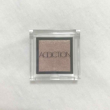 addiction の the eyeshadow
021 の Love Affair (ラブアフェア)

アイホールに塗っても、締め色として使ってもかわいいアイテム。
ナチュラルに盛れる、そして塗って