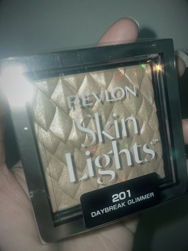 スキンライト プリズマティック ハイライター 201 デイブレイク グリマー/REVLON/プレストパウダーを使ったクチコミ（1枚目）