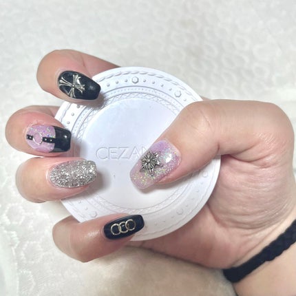 みん on LIPS 「今月の#ネイル💅春爛漫とは逆行して#ゴシックっぽい感じにしてみ..」(1枚目)