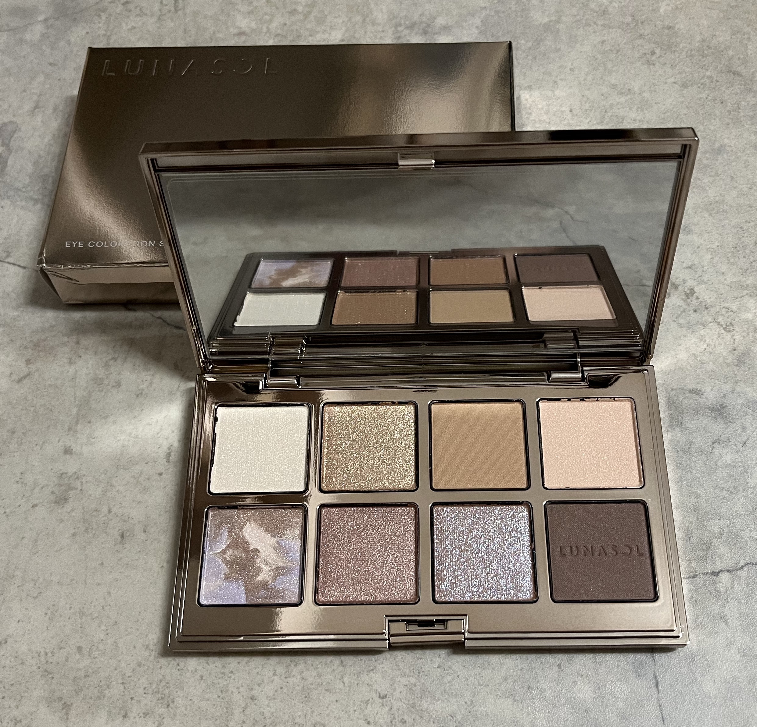 
LUNASOL アイカラーレーション スペシャルエディションEX0Beige Prism

25周年限定パレットです❕
ルナソルといえばベージュだよね❕

春に絶対ヘビロテするだろうな~ていう8色全部が使いやすい無駄のない配色に一目惚れし