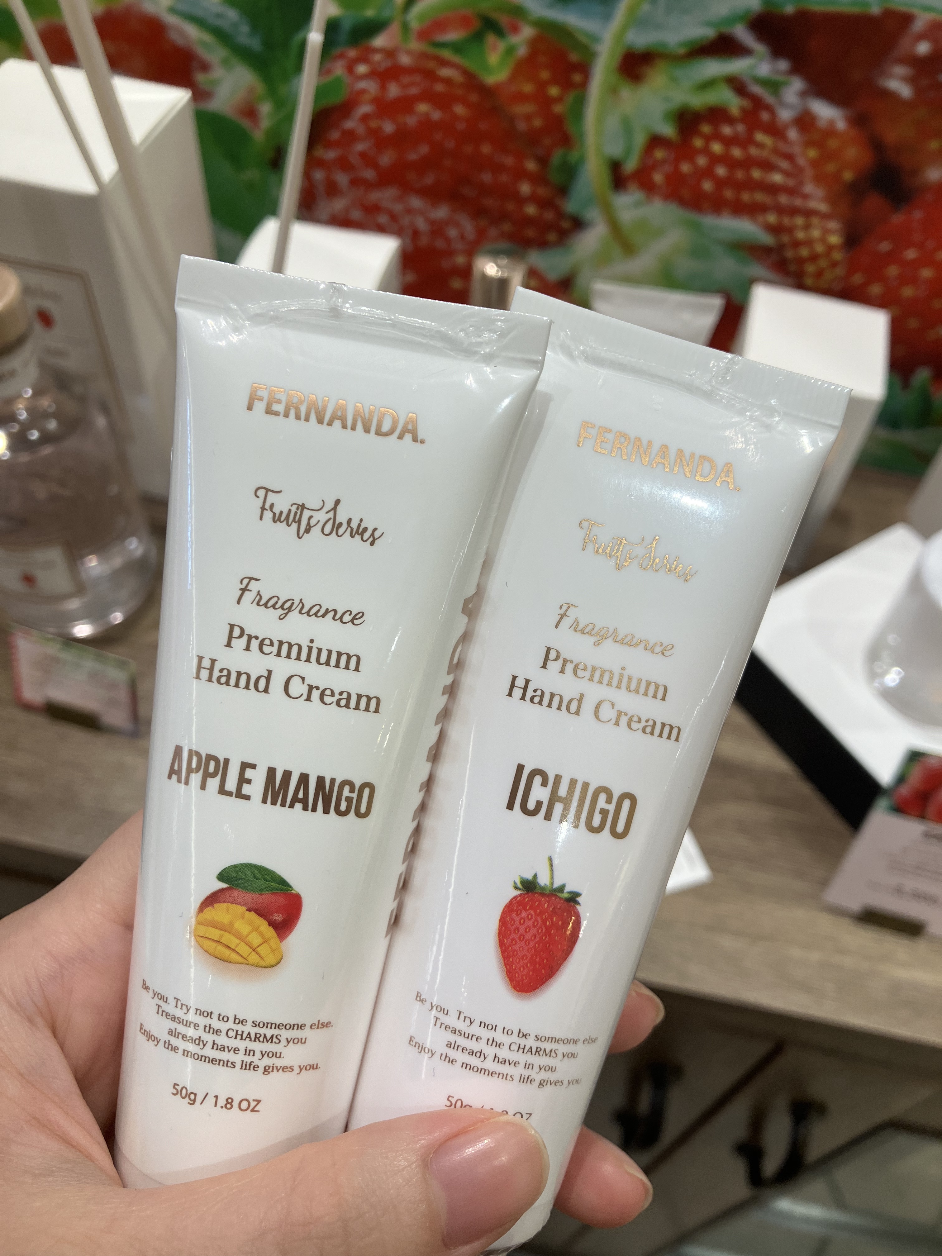 フレグランスプレミアムハンドクリーム（イチゴ）/フェルナンダ/ハンドクリームを使ったクチコミ（1枚目）
