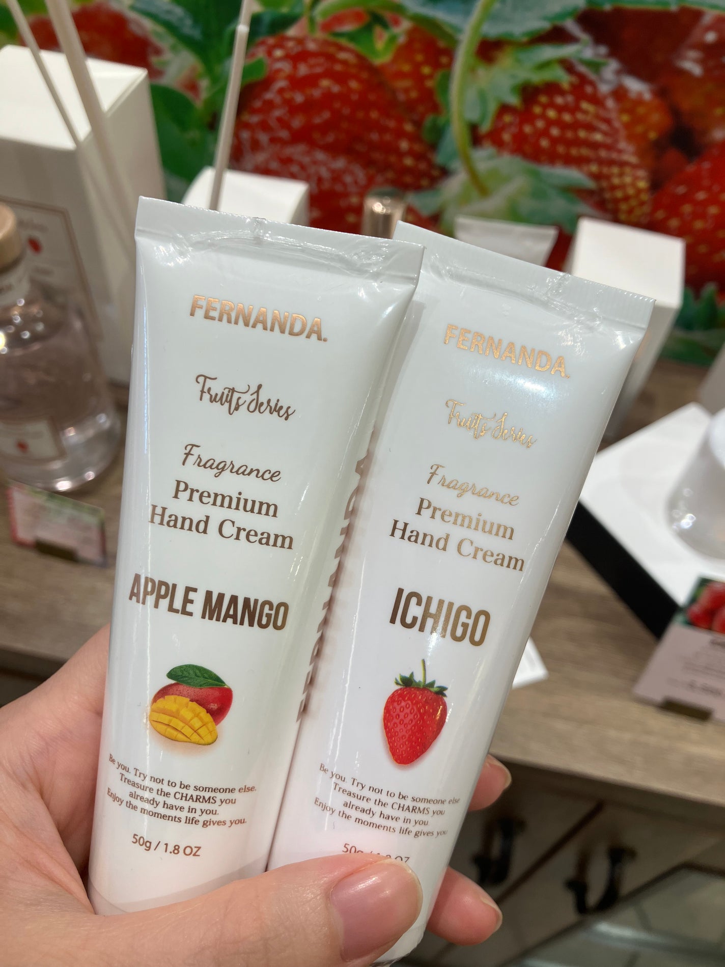 フレグランスプレミアムハンドクリーム(イチゴ)/フェルナンダ/ハンドクリームを使ったクチコミ(1枚目)