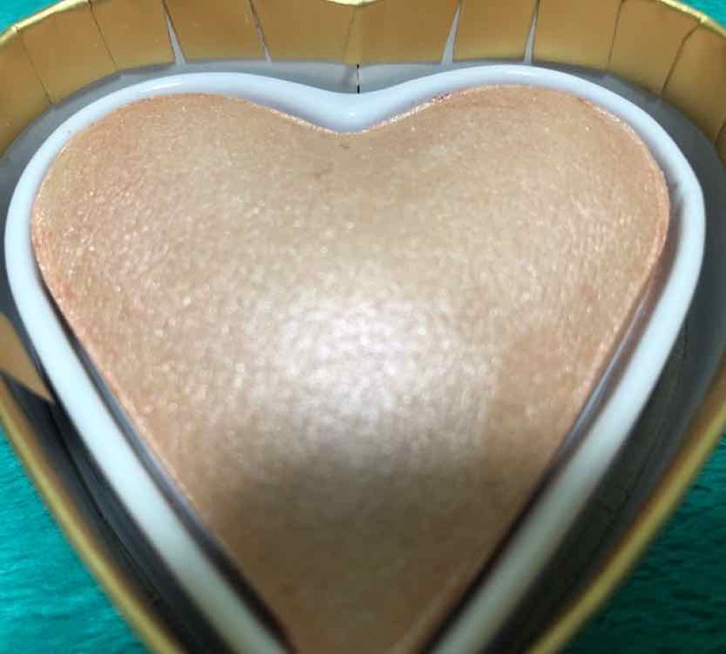 ハートハイライター ゴッデス オブ ラブ/MAKEUP REVOLUTION/パウダーハイライトを使ったクチコミ（2枚目）