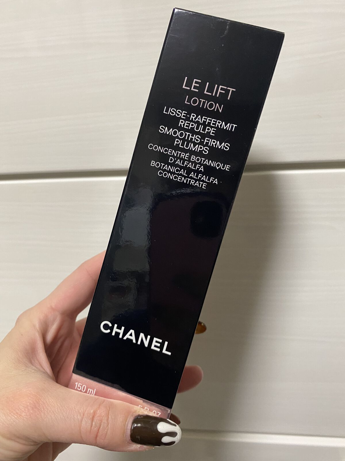 アンチエイジング
日々乾燥と戦う冬
CHANELル リフト ローションはアンチエイジング効果バッチリと聞いて
早速購入してみました‪ ·͜·♡‬

【使った商品】CHANELル リフト ローション
【商品の特徴】アンチエイジング効果
【肌質