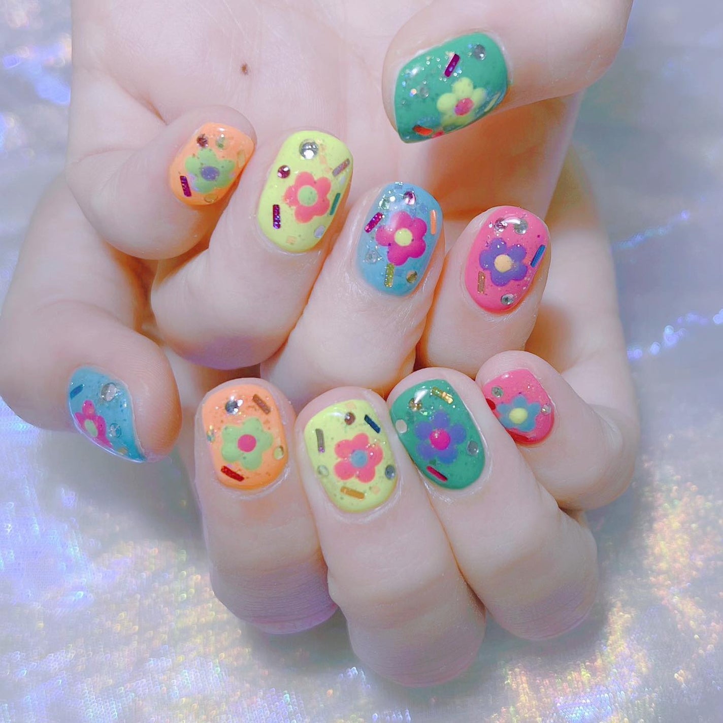 なかやまちえこ on LIPS 「colorful.⠀⠀@kurebayashiii⠀施術は@a..」(1枚目)