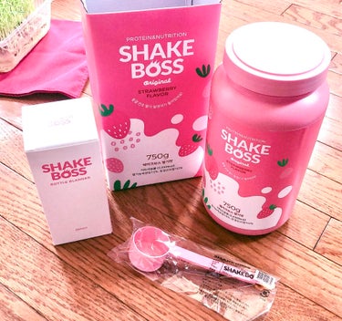 ちょ〜〜久々の投稿です！
気になってたSHAKE BOSSの
SHAKEBABYストロベリーを買いました！
初見の感想と、翻訳画像のスクショ載せておきますー！


【使った商品】
シェイクベイビー(スト