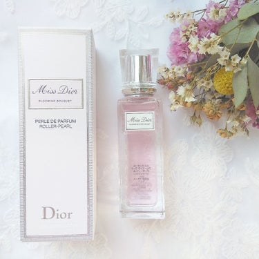 Diorの香水です。
見た目がかわいすぎて買いました。
匂いも上品でいいです。
お気に入りです🌼