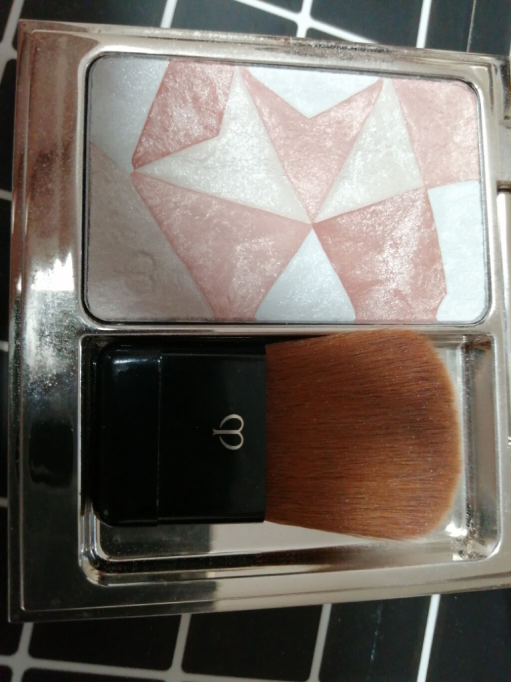 クレ・ド・ポー ボーテ レオスールデクラ/クレ・ド・ポー ボーテ/パウダーハイライトを使ったクチコミ(2枚目)