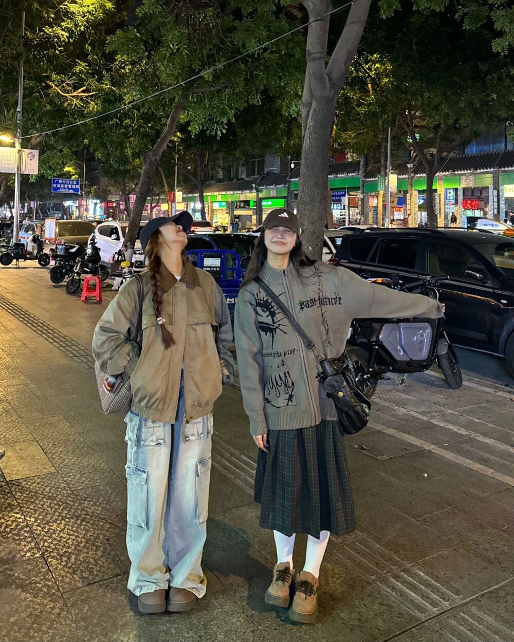 ひとみ on LIPS 「親しい友達と会うことになった#コーデ#ファッション#韓国ファッ..」(3枚目)