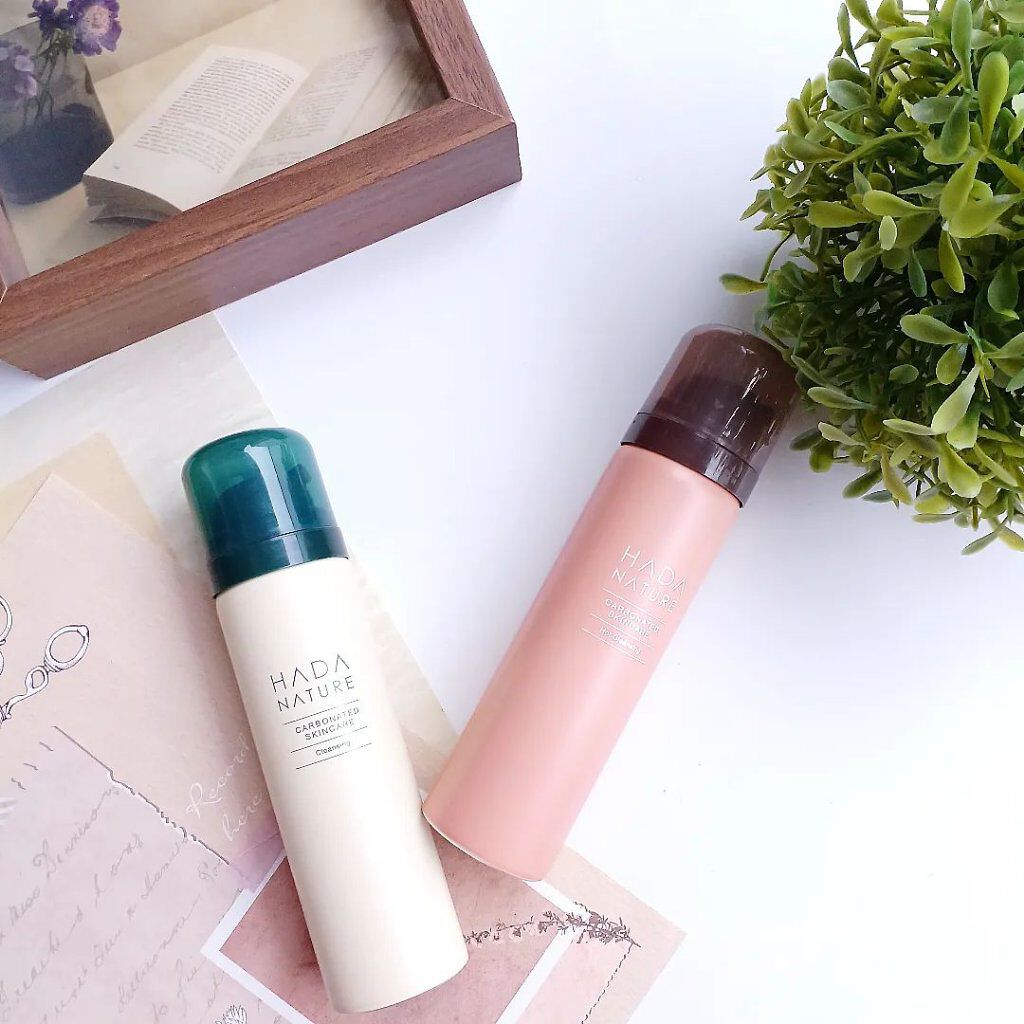 @hadanature_official様の

炭酸クレンジングと
炭酸ホットクレンジングを

比較して使ってみたよ✨

まずは炭酸クレンジングから♪

もこもこクリーミーな泡で出てくるので
暫くメイクの上に置いて馴染ませて、
そのあと優し