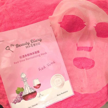 #我的美麗日記 台湾のduty-freeＳＨＯＰでバラマキ土産でシートマスク大量買いしたなかのひとつです😆赤ワイン香りが凄くステキでした🥰
液たっぷりで液だれするのでお風呂から出てから付けるなら首周りに