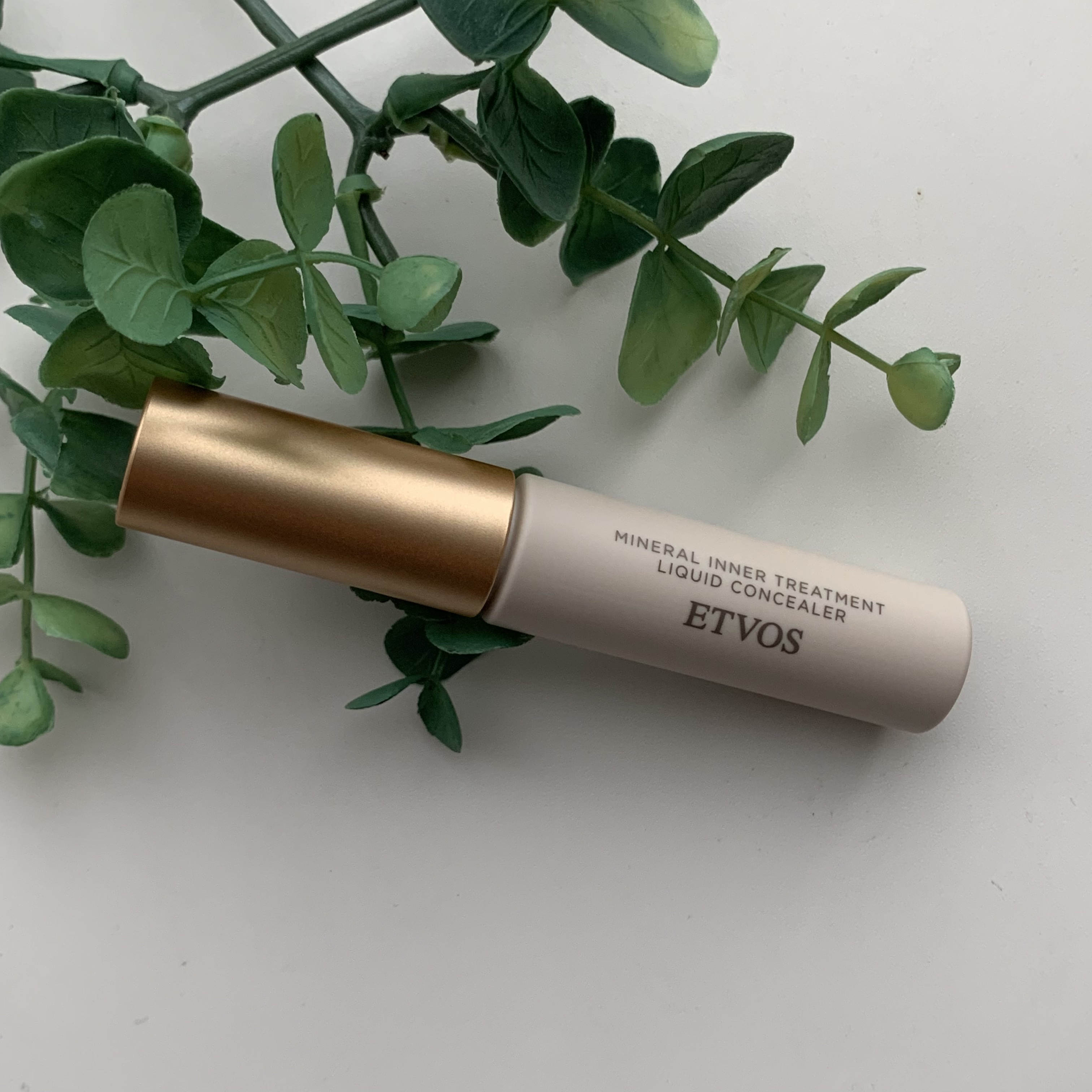 ミネラルインナートリートメントリキッドコンシーラー ナチュラルベージュ/エトヴォス/リキッドコンシーラーを使ったクチコミ（1枚目）