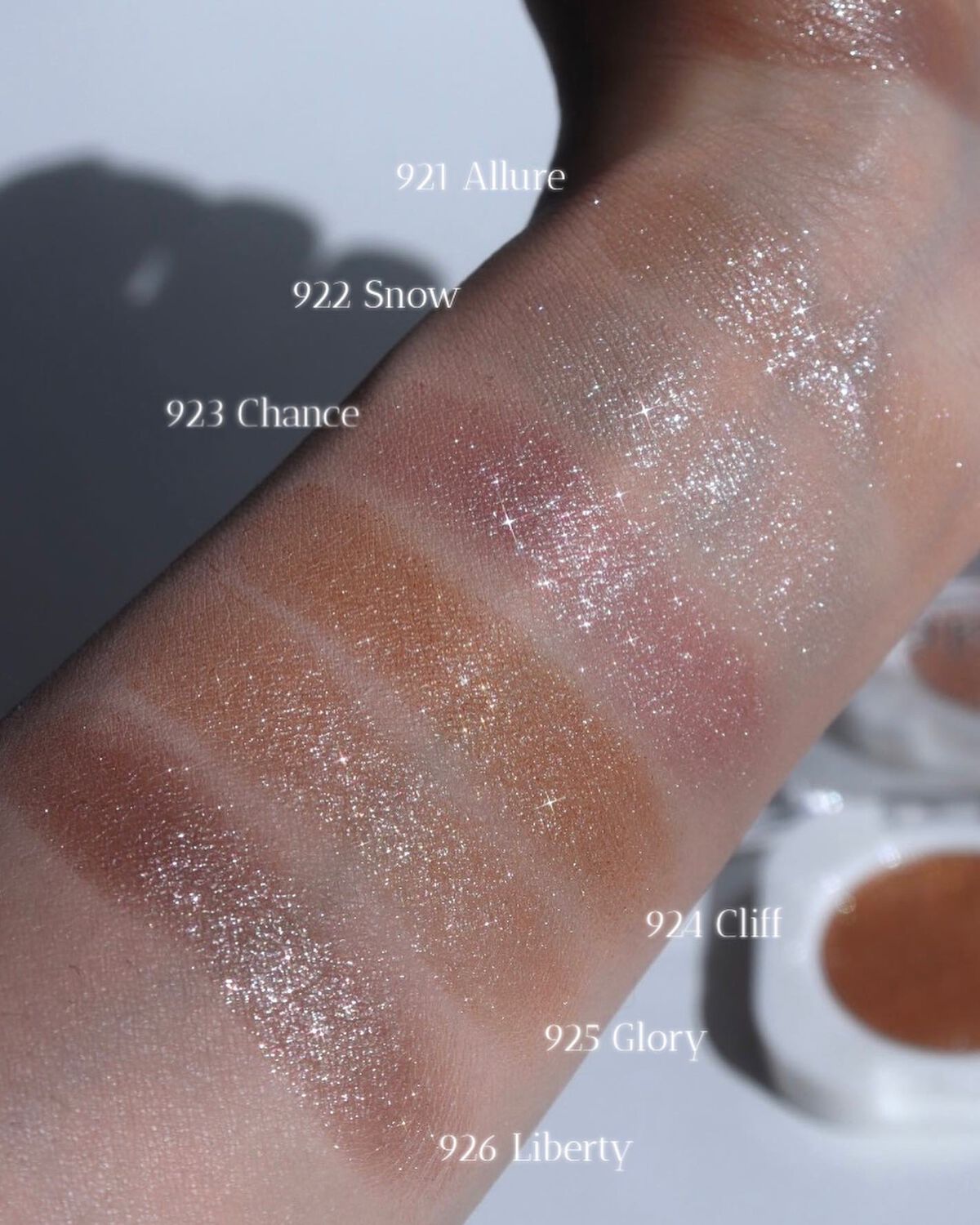 モノアイシャドウ/Laka/単色アイシャドウを使ったクチコミ(1枚目)