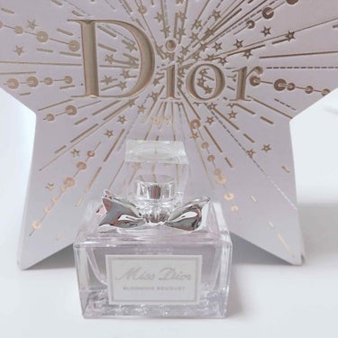 Diorの公式通販を利用した時に購入特典でいただいたブルーミングブーケの香水を紹介します💐💗

——————商品情報——————
Dior
ミスディオール
ブルーミングブーケ

30ml ¥6,660
