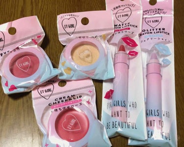 DAISO ダイソー×IT GIRL クリームチーク&リップのクチコミ「ダイソーの新商品
IT GIRLを買いに行きました！
噂のパウダーも残り2個でした。
まだ使用.....」（2枚目）