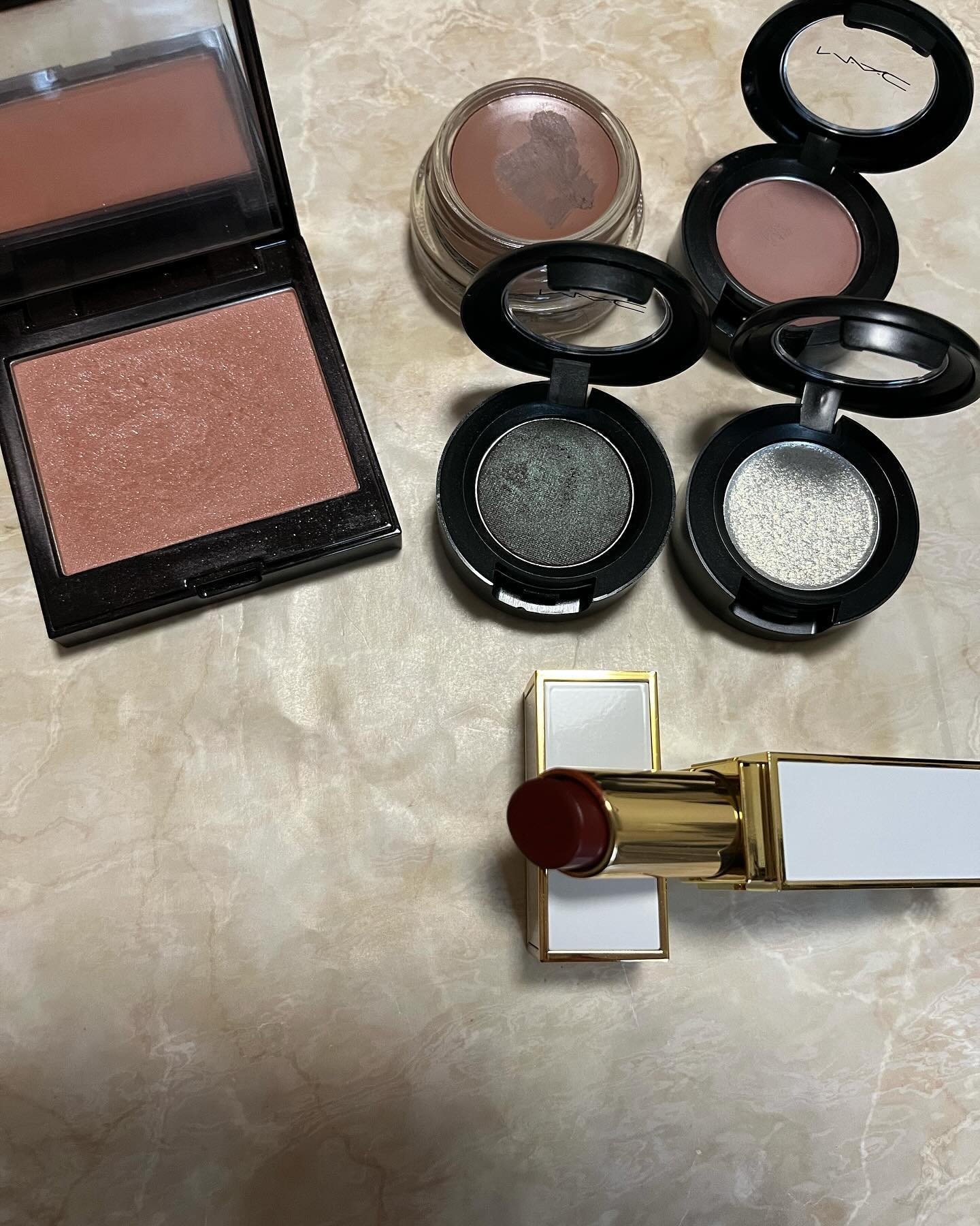 ダズルシャドウ イッツ アバウト シャイン/M・A・C/単色アイシャドウを使ったクチコミ（1枚目）