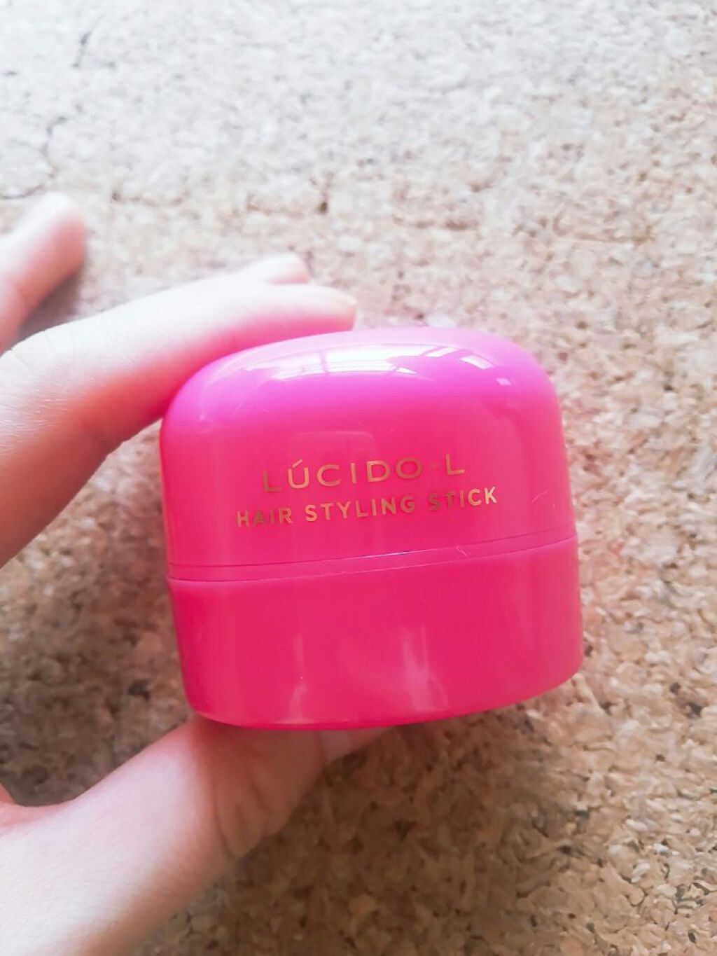 ルシードエル #マルチアレンジスティック エクストラハードのクチコミ「ルシードエルのまとめ髪ワックスです！

楕円形で持ちやすいです！
てかりにくく、べたつかない😚.....」（1枚目）