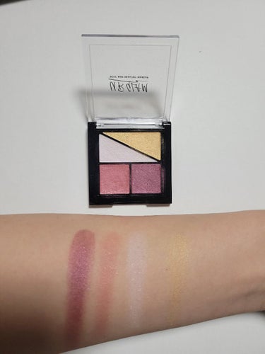 UR GLAM　VELVET EYE COLOR PALETTE/U R GLAM/パウダーアイシャドウを使ったクチコミ（2枚目）