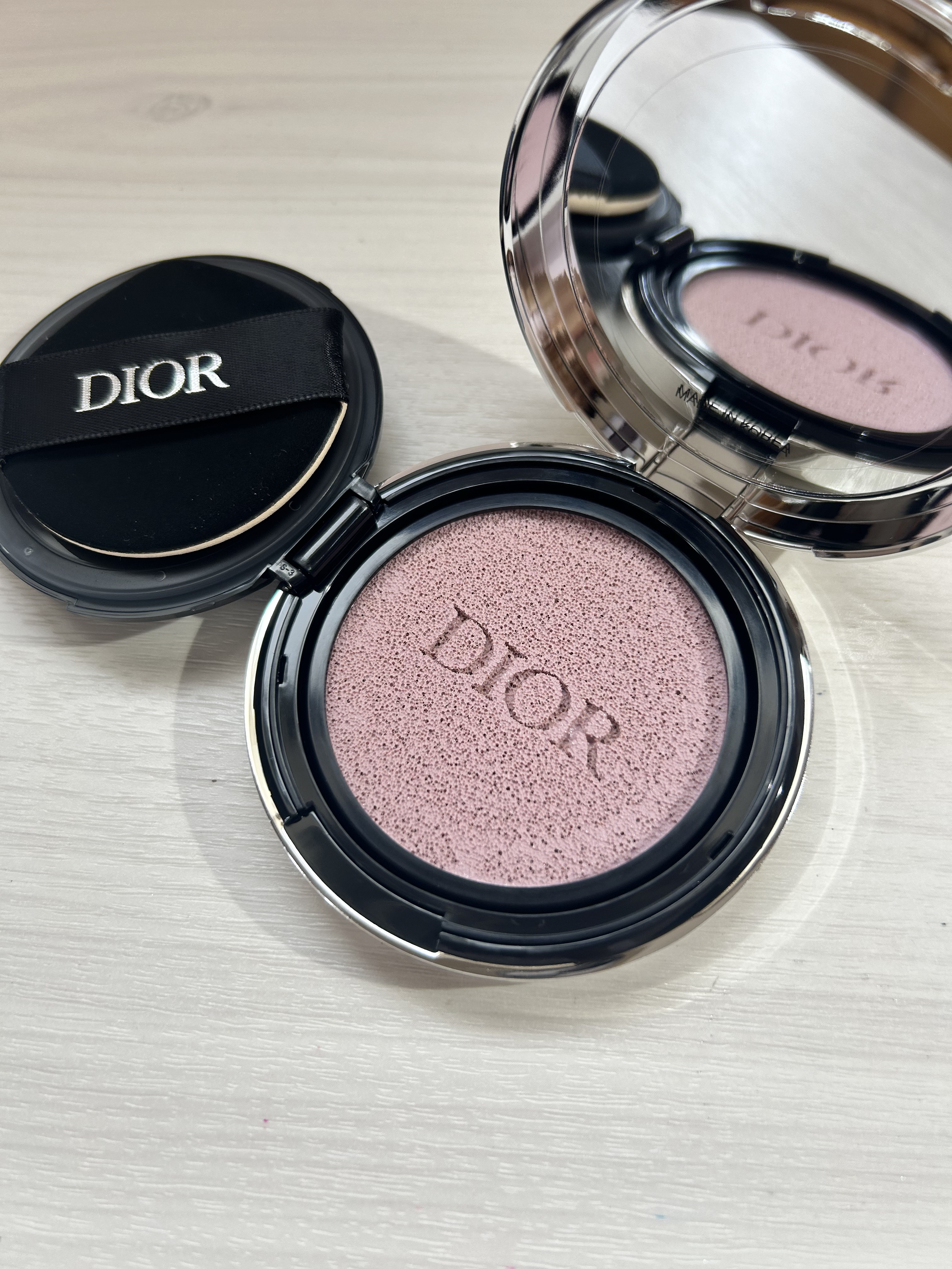 ディオールスキン フォーエヴァー クッション ケース（数量限定品） ピンク エンブロイダード カナ―ジュ ケース/Dior/その他化粧小物を使ったクチコミ（3枚目）