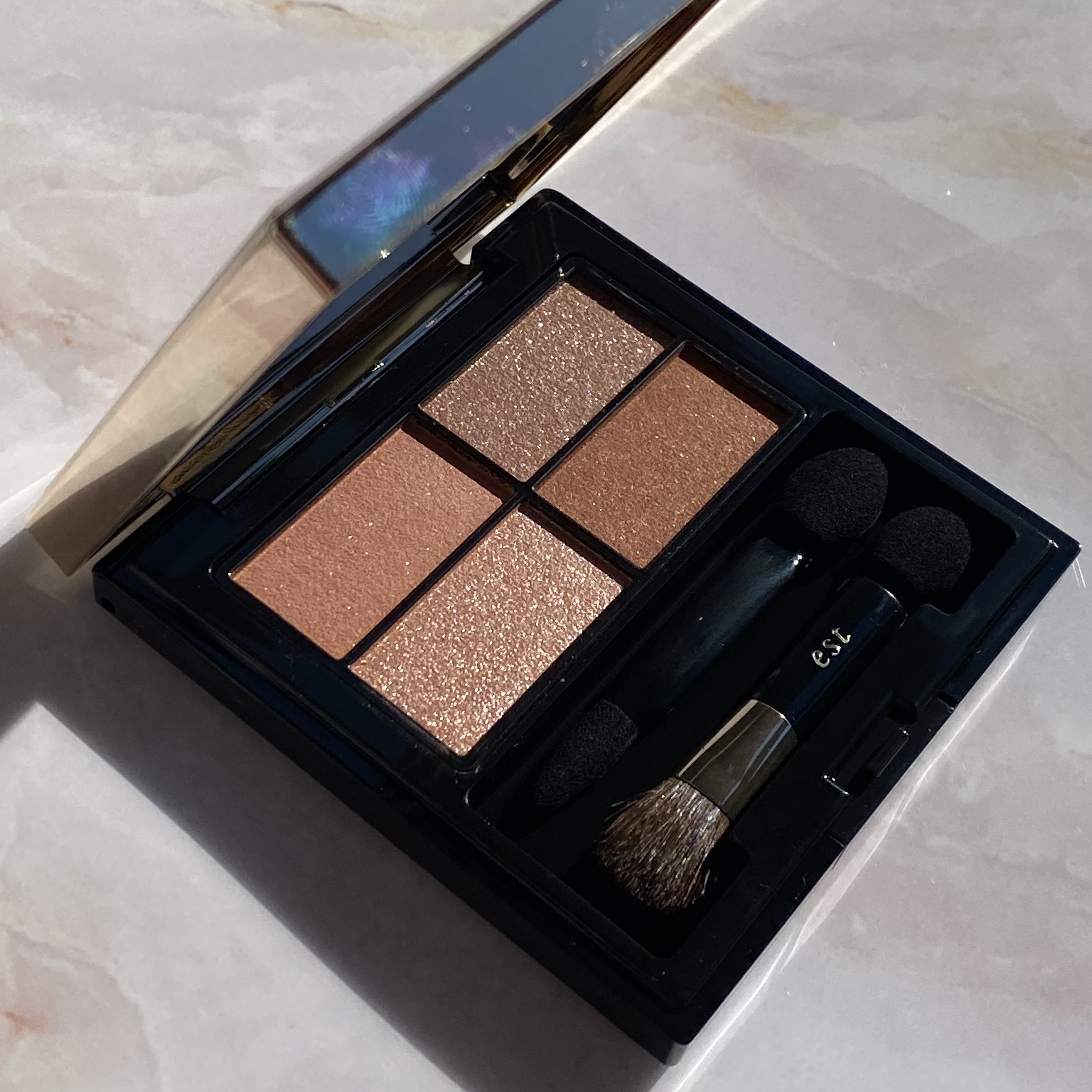 est ピュア クラリティ シアー アイシャドウのクチコミ「est
ピュア クラリティ シアー アイシャドウ
01  日氷 ひみ

お友達に誕生日プレゼン.....」（2枚目）