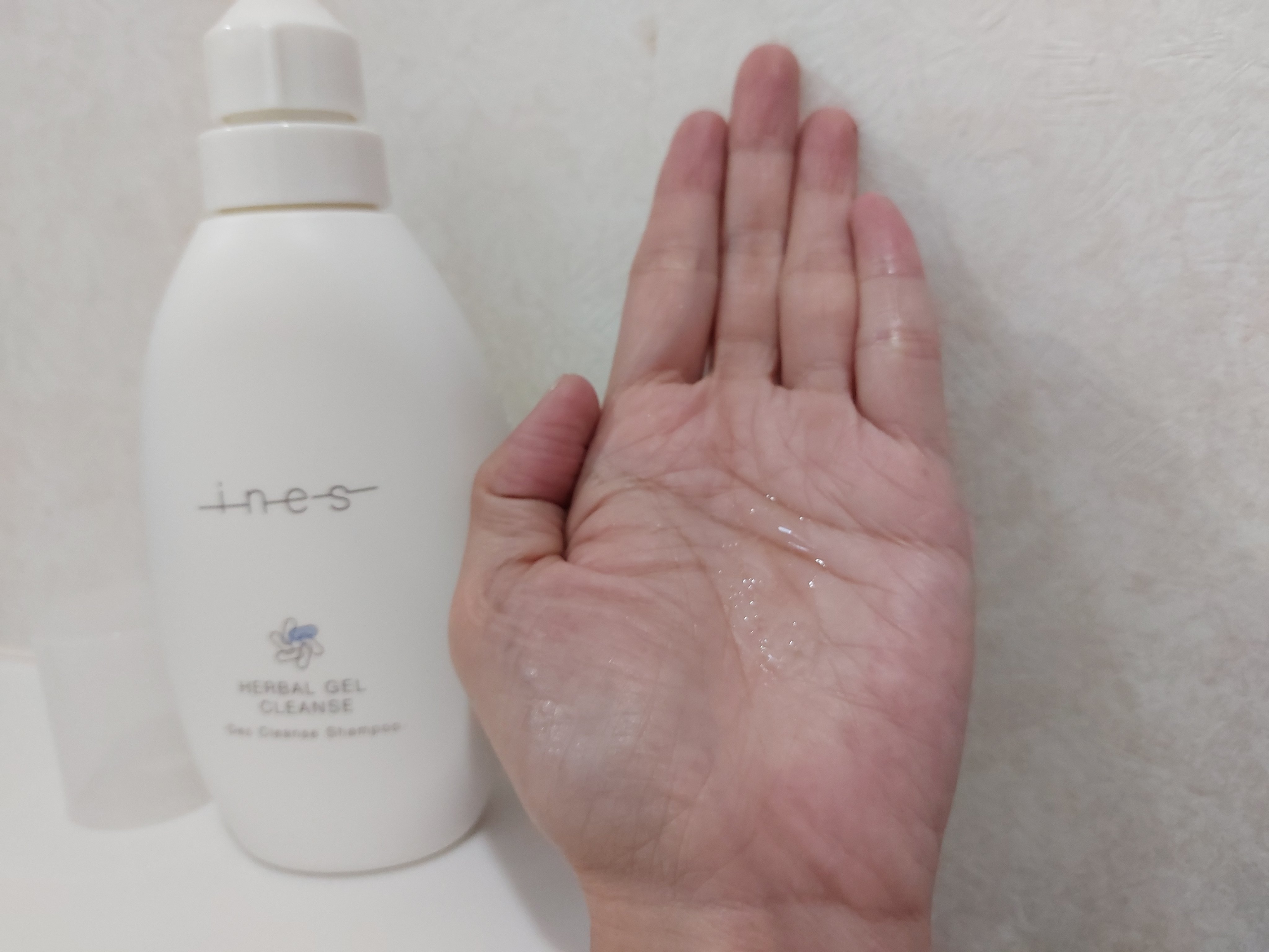 ines ハーバル ジェル クレンズのクチコミ「サツドラ様のTwitterキャンペーンで当たり使いました。

頭皮の汗のニオイが気になる方に。.....」（3枚目）