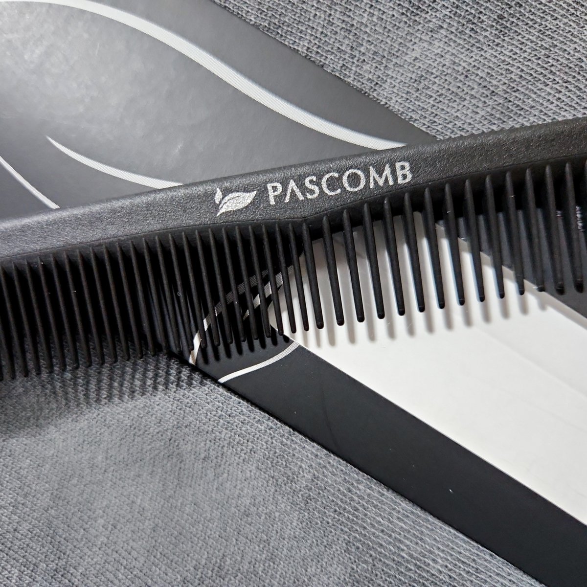 PASCOMB PASCOMB カットコームのクチコミ「PASCOMB (パスコーム) カットコーム


植物由来の素材と国産の竹炭を使用した環境にも.....」（2枚目）