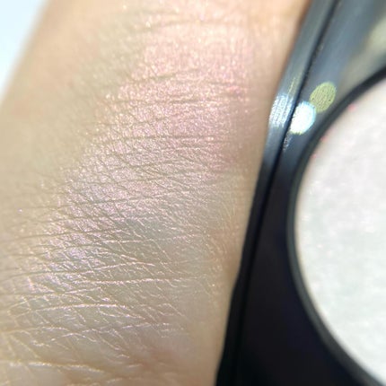 オンブル エサンシエル/CHANEL/単色アイシャドウを使ったクチコミ(4枚目)