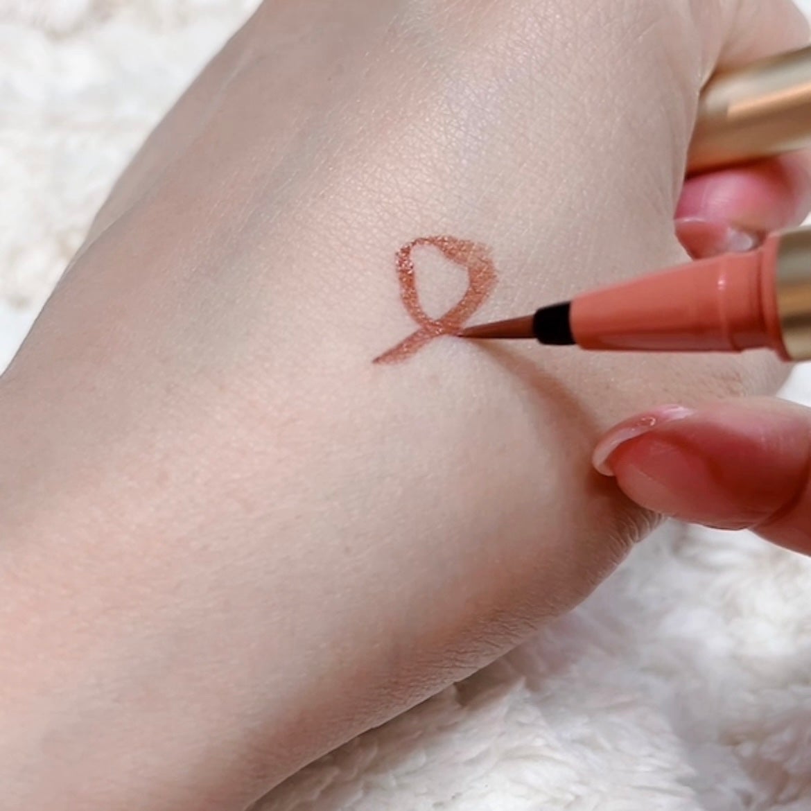 ベルベットライナー/LUMIURGLAS/リキッドアイライナーを使ったクチコミ(6枚目)