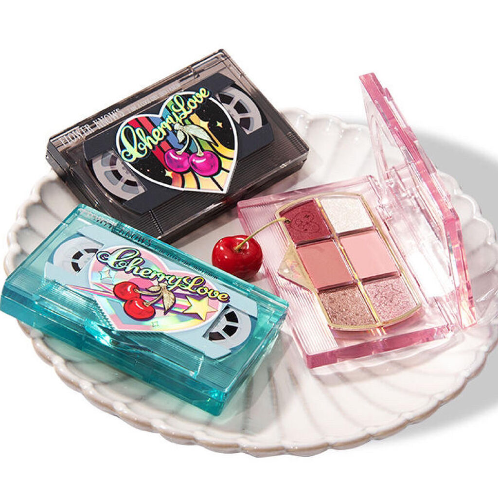 レトロマグネティック アイシャドウパレット/FlowerKnows/アイシャドウパレットを使ったクチコミ（1枚目）