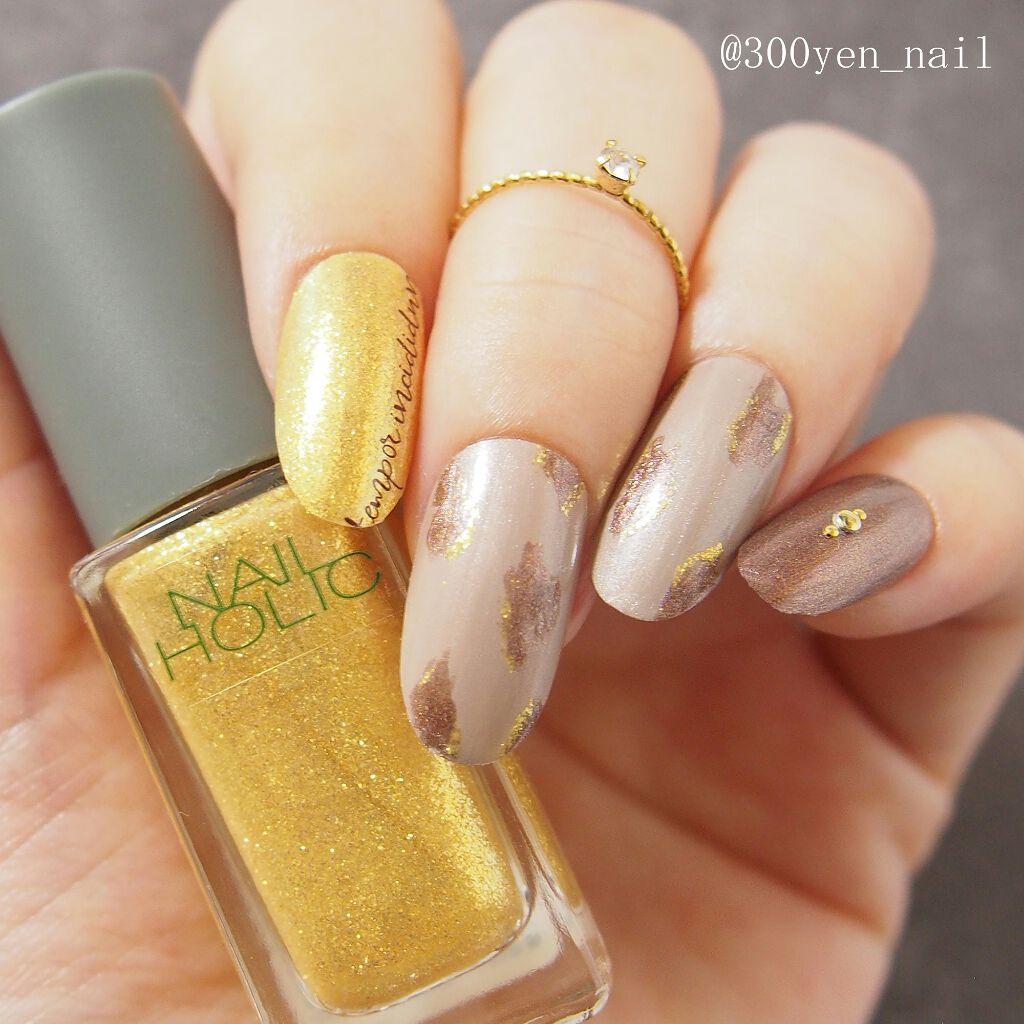 ネイルホリック リミテッドカラー Sparkle ornament GD077/ネイルホリック/マニキュアを使ったクチコミ（1枚目）
