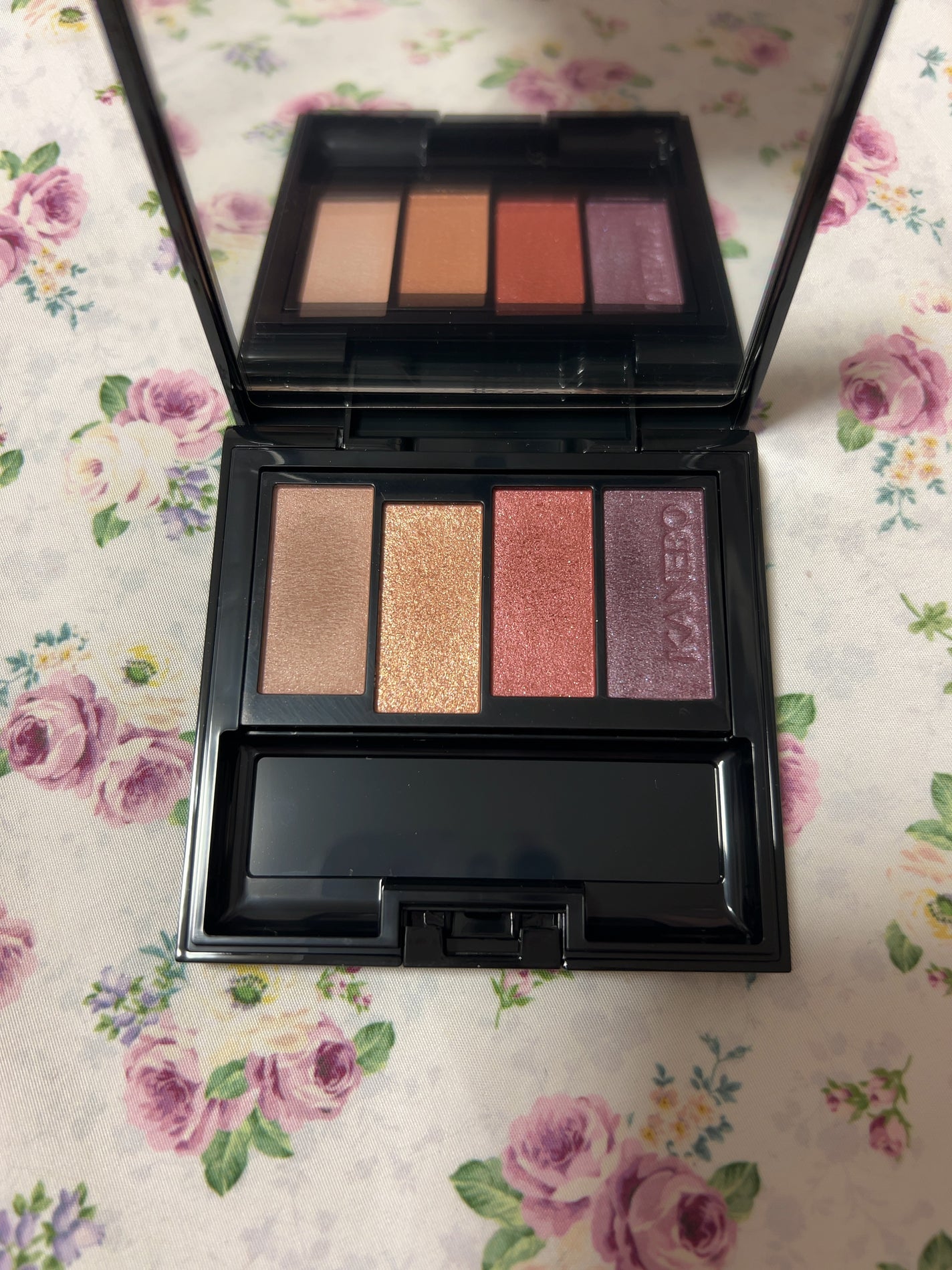 カラードシャドウ/KANEBO/アイシャドウパレットを使ったクチコミ(1枚目)