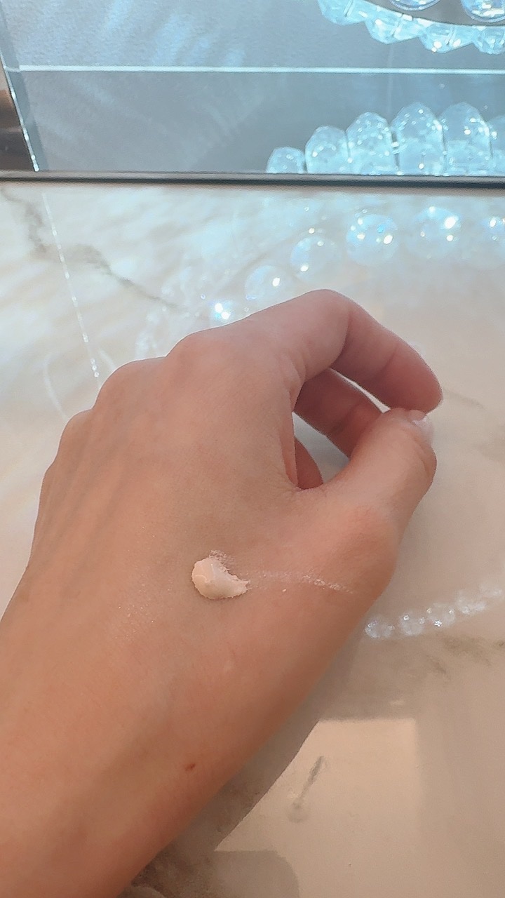 モイスチュアライジング プライマー/PAUL & JOE BEAUTE/化粧下地を使ったクチコミ（2枚目）