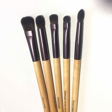 CONTOURING BRUSH (アイシャドウ ブラシ)/innisfree/メイクブラシを使ったクチコミ（2枚目）