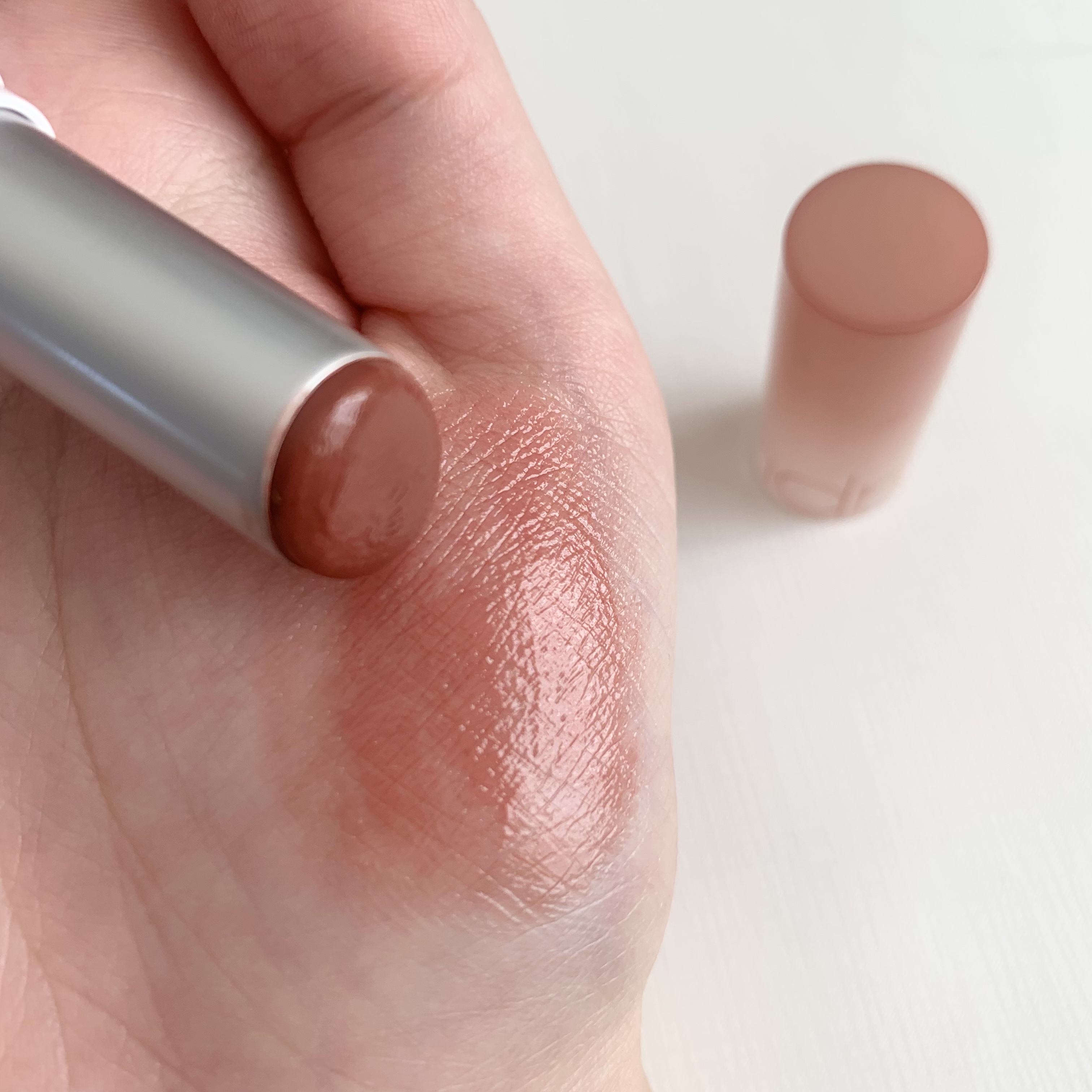 グラスティングメルティングバーム/rom&nd/リップバームを使ったクチコミ（2枚目）