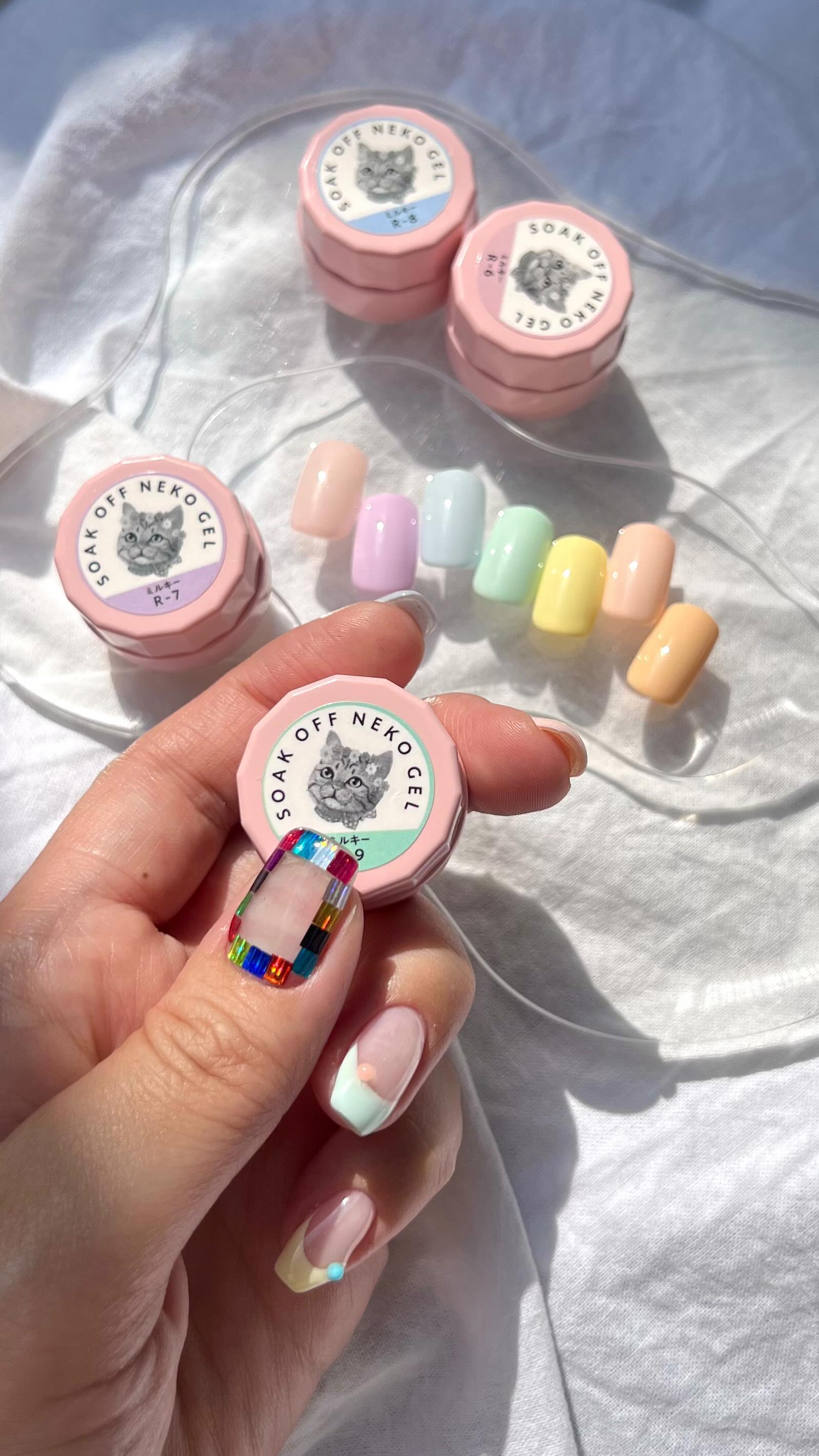 ネオコレクションさん（　@neocolle_gram ）の、
ミルキーシリーズが可愛くて
22日のニャンニャンの日に
ネオンカラージェルと共に22%オフでゲット‼️

そして自分のネイルを変えました💅
（所要時間、こんなもんなのに４時間⏰