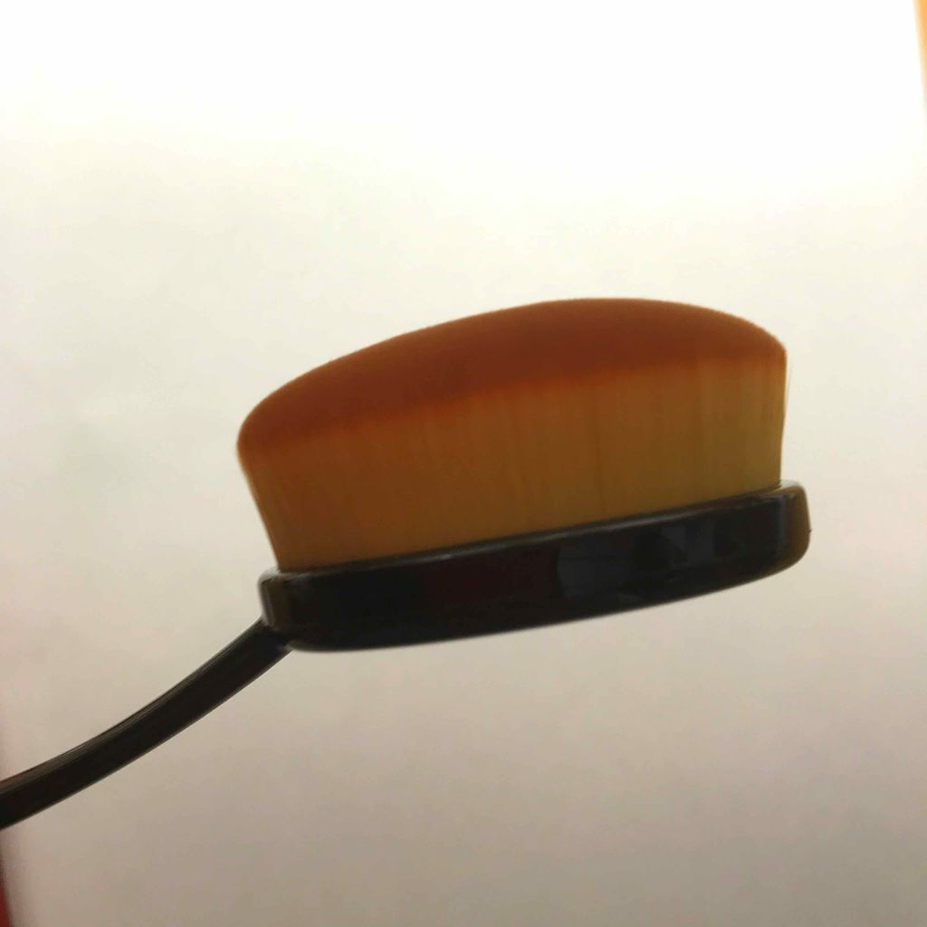 春姫ファンデーションブラシ(オーバル型)/DAISO/メイクブラシを使ったクチコミ（1枚目）