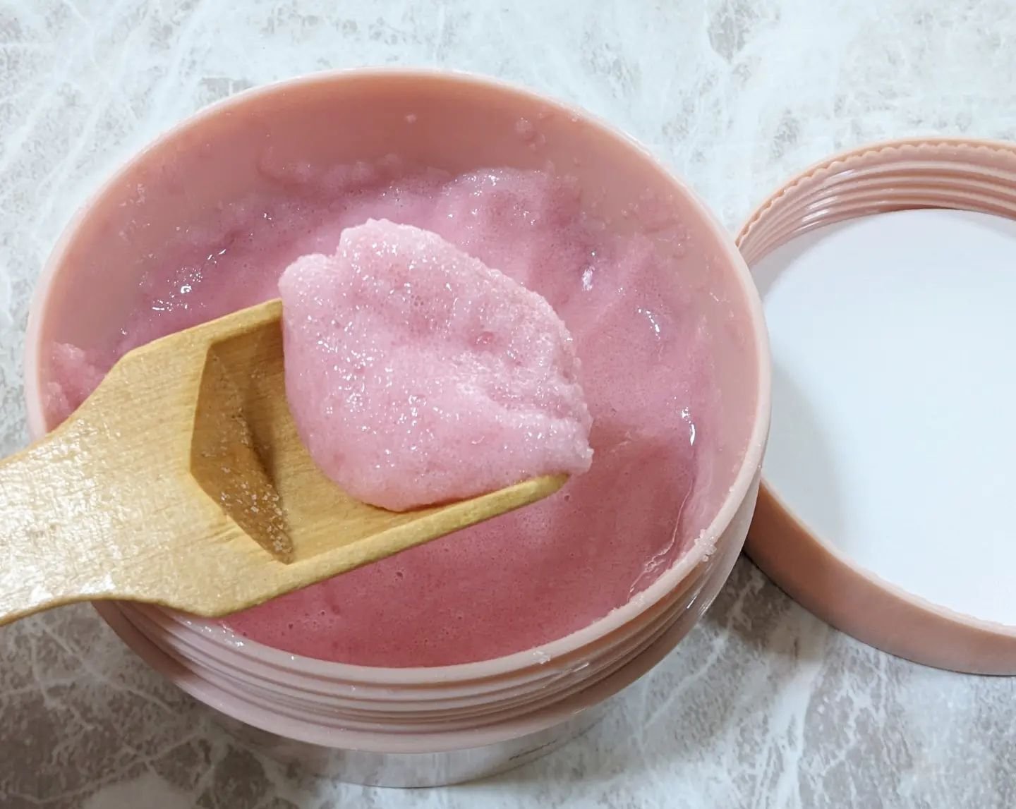 Q+Me スウィート ボム タラソ スクラブ/AGARISM/バスト・ヒップケアを使ったクチコミ（3枚目）