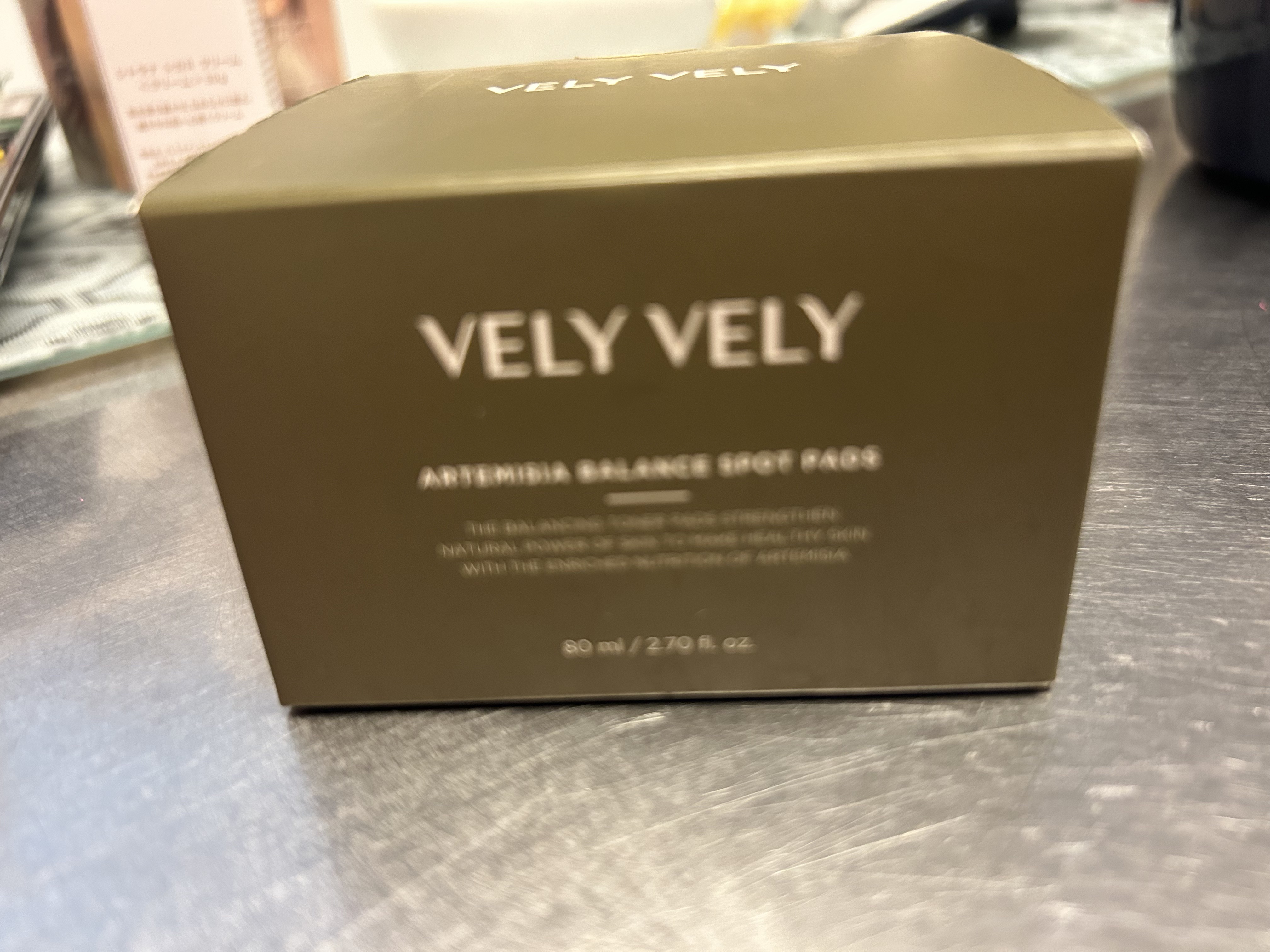 VELY VELY ヨモギバランススポットパックのクチコミ「ブリーブリー　YMGパック
韓国製品です

顔全体のパックとは違い
丸型の部分パックです

パ.....」（3枚目）